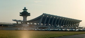 Dulles Airport (Roger Wollstadt [CC BY-SA-2.0])